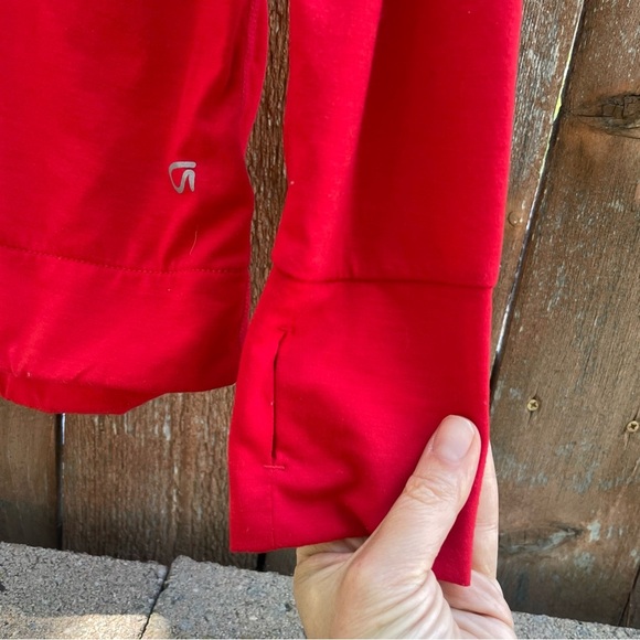 GAP FIT Women's Vibrant Red Lightweight Long Sleeve Hoodie Size Medium - Picture 5 of 7